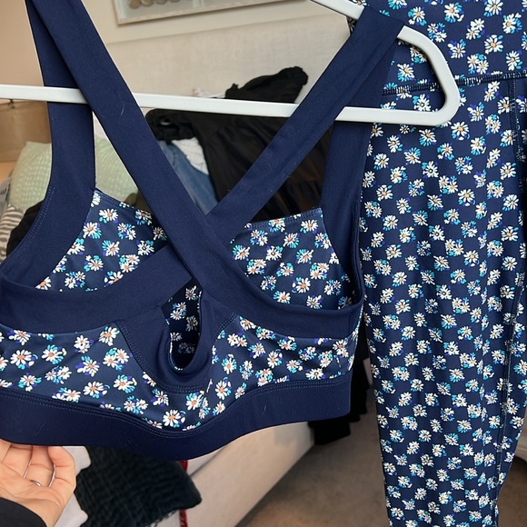 Fabletics Workout Set - Picture 3 of 4